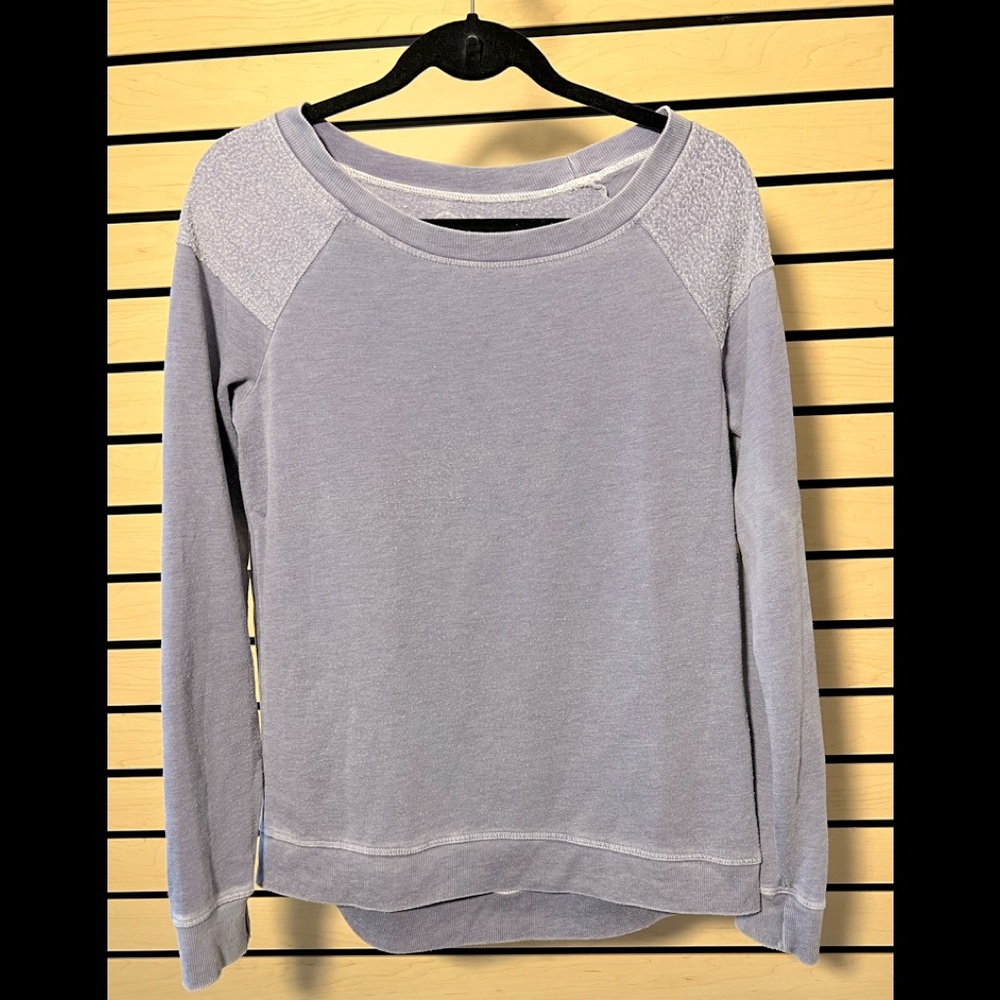 CHASER lightweight lavender sweatshirt